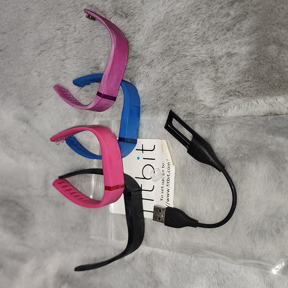 4 Fitbit Flex Replaceable Bands Size Small Bands‎ and Charger